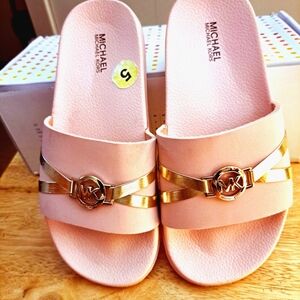 NWOT MICHAEL Michael Kors Pink & Metallic Signature Logo Slides Size 5
